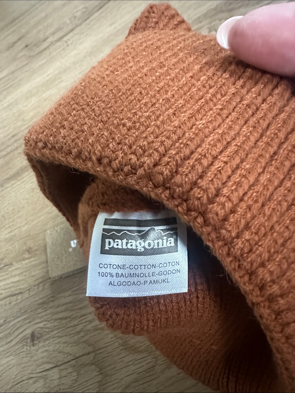 Patagonia hats - Picture 2 of 2